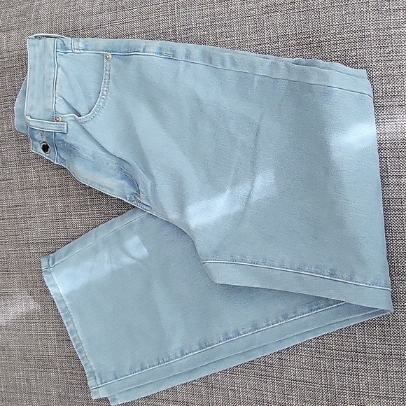 DAZY Straight Leg Jeans Size Small - Picture 3 of 3